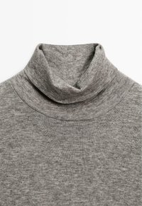 Gray turtleneck sweater with a soft, textured fabric. Features a folded collar and a seamless design, suitable for layering.