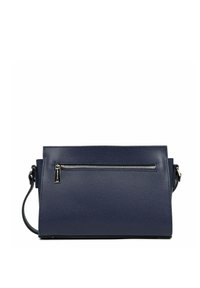 Borsa a tracolla blu navy realizzata in pelle texturizzata. Presenta una tasca con zip frontale, tracolla regolabile e una forma rettangolare minimalista.