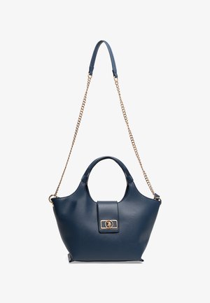 Borsa a mano in pelle blu navy dalla forma strutturata, dotata di doppi manici, chiusura color oro e tracolla a catena rimovibile.