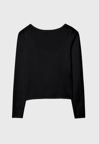 Zwarte langmouw cropped top met een gladde textuur, brede halslijn en een eenvoudig ontwerp. Geen zichtbare patronen of accenten.