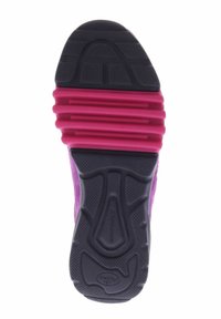 Schoenzool met een zwarte rubberen basis en roze kussen segmenten. Getextureerd patroon voor grip en ondersteuning, met een gevormd ontwerp.