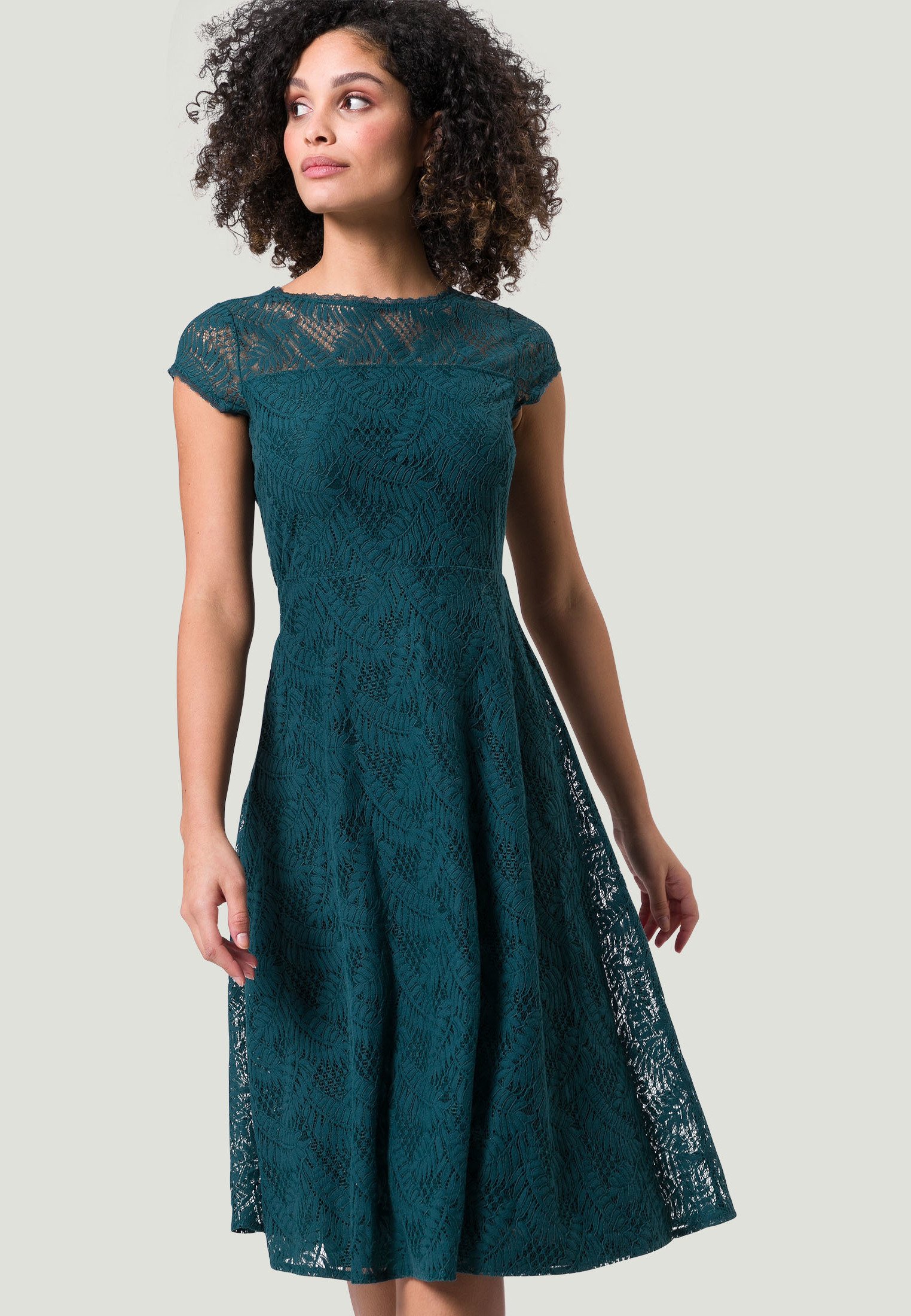 Kleider Größe 44 online | Entdecke dein neues Kleid | ZALANDO