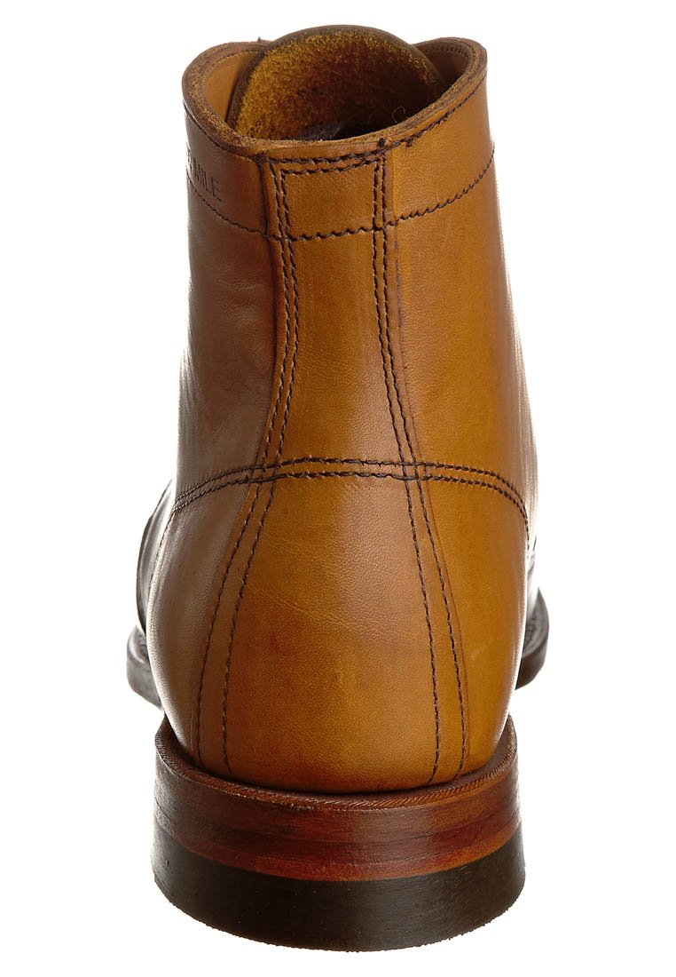 1000 mile boot cognac