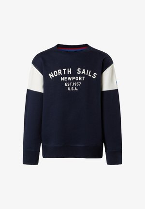 Navyblaues Sweatshirt mit weißen Schulterpaneelen. Mit dem Text "NORTH SAILS NEWPORT EST. 1957 U.S.A.", Rundhalsausschnitt und gerippten Bündchen.