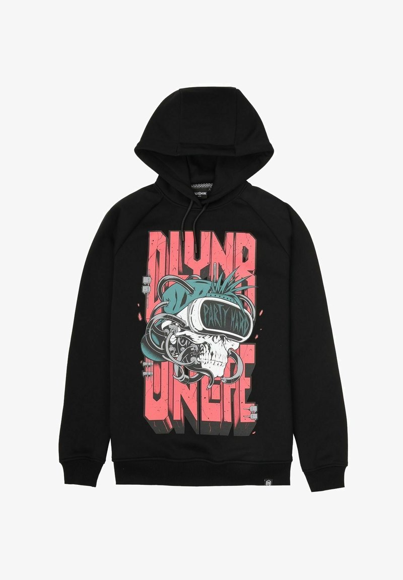 Felpa nera con cappuccio con una grafica frontale che presenta un teschio che indossa un visore VR, accentuata da elementi di testo e design in teal e rosa.