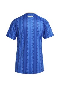 Maillot de sport bleu à manches courtes avec des motifs ondulés verticaux et le texte « SVERIGE » en jaune près du col à l'arrière.