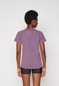 New Balance SLIM  - Športne majice - plum brown heather