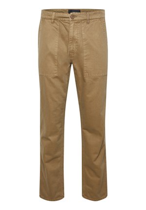 Pantaloni din bumbac bej cu un design drept, având două buzunare mari în față și închidere cu nasture. Textură netedă și stil casual.