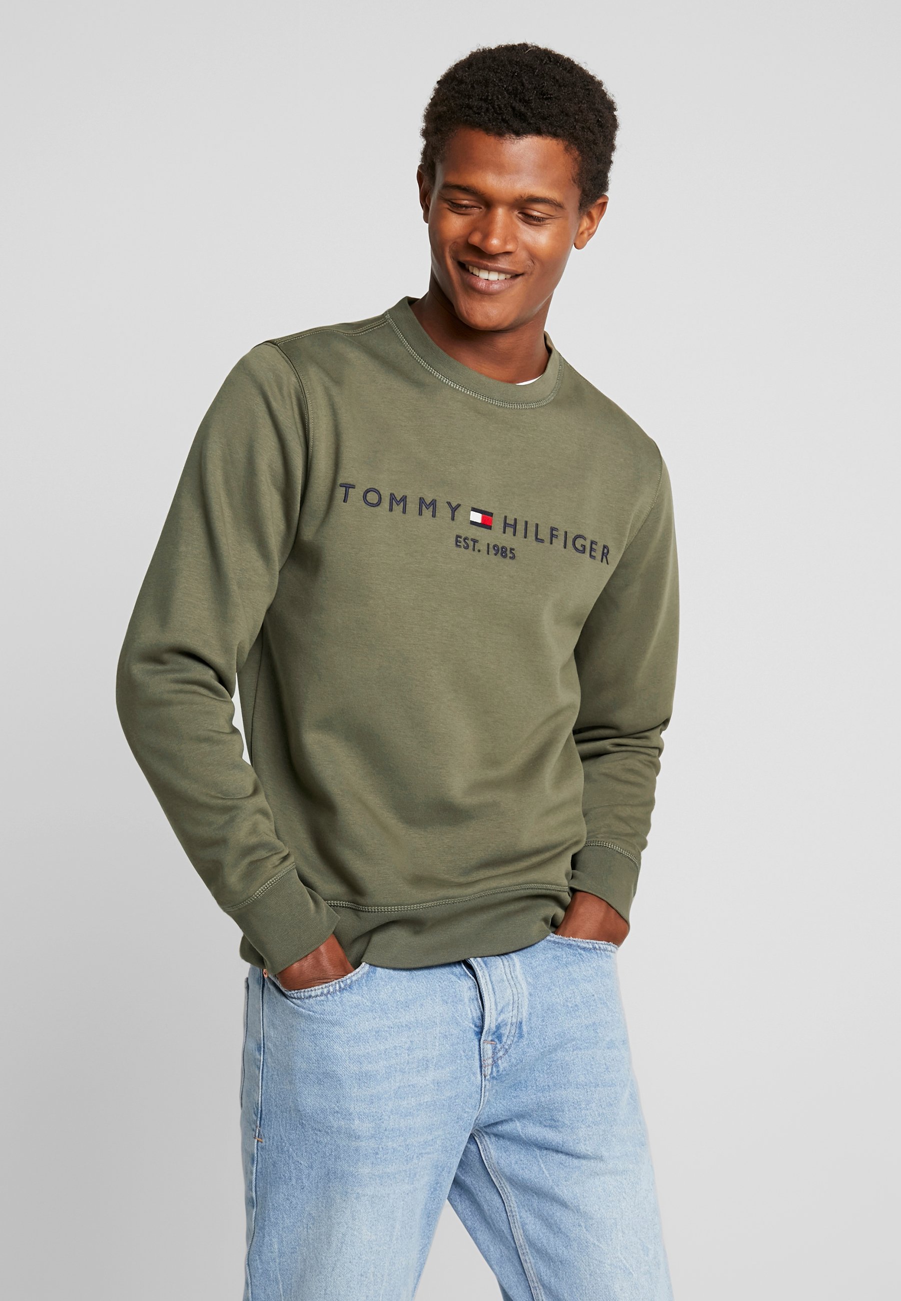 green tommy jeans sweatshirt