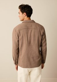 Next TEXTURED - Hemd - stone natural