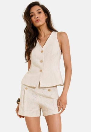 Lipsy, REGULAR FIT - CREAM SAILOR BRODERIE SHORTS . - Rövidnadrágok - white