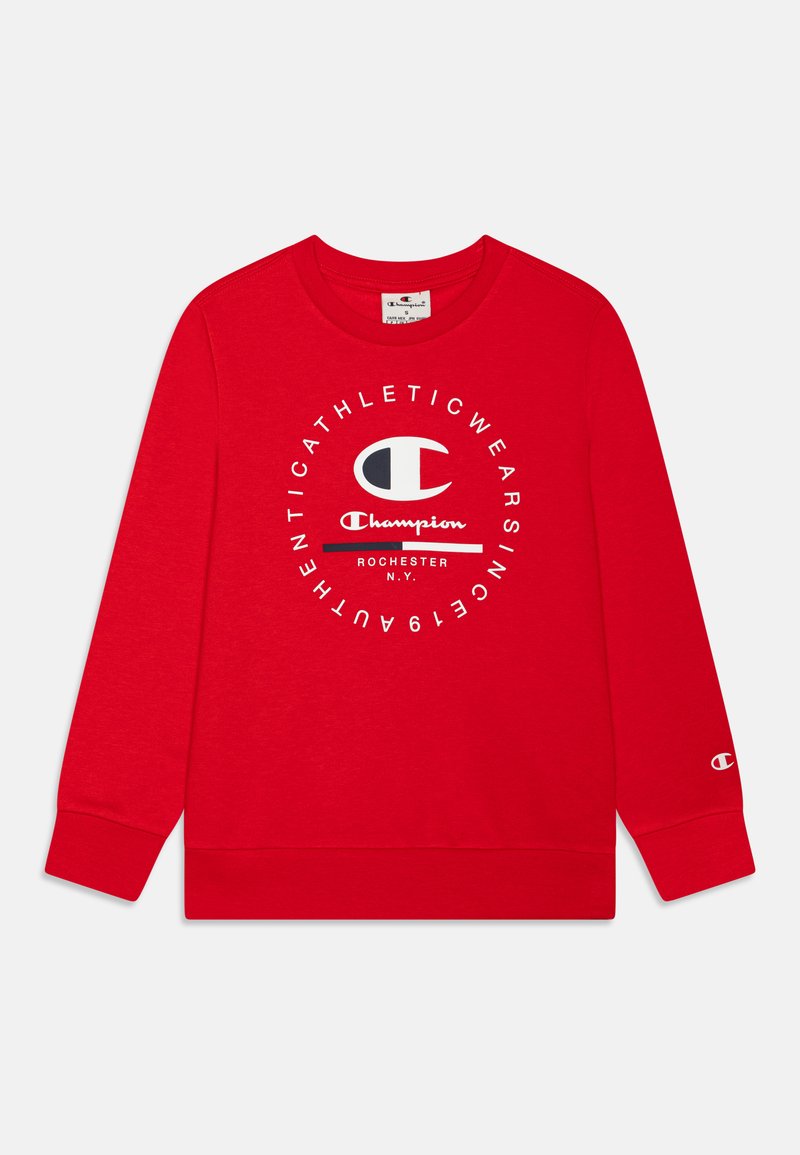Sudadera roja hecha de tela suave, con un cuello redondo, mangas largas y una impresión central del logo con "Champion" y "Rochester, N.Y."