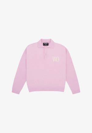 Hellrosa Poloshirt mit langen Ärmeln, zwei vorderen Knöpfen und weißem "WB"-Logo auf der linken Brust.