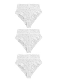 Ensemble de sous-vêtements blanc en dentelle taille haute avec motifs floraux, composé de trois paires empilées verticalement, avec des ceintures élastiques douces.