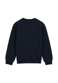 Jūras zila kaklasinīte ar apaļu kaklu, izgatavota no mīksta materiāla ar ribotiem piedurknēm un apakšmalu, izceļoties ar vienkāršu, tīru, nesakrāšotu dizainu.