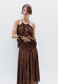Massimo Dutti FLARED FLORAL PRINT MIDI - Veckad kjol - mottled dark brown