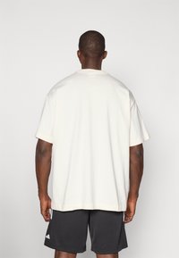 adidas Performance TEE - T-shirts med print - chalk white/black