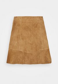 Jupe trapèze en daim beige avec une texture lisse, présentant des coutures en panneaux, une coupe mi-longue, sans fermetures ni ornements visibles.