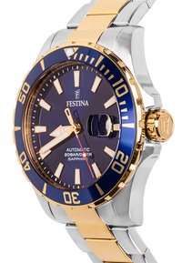 Montre automatique Festina avec un cadran bleu marine, des accents dorés, un boîtier en acier et un bracelet en métal bicolore. Comprend un verre saphir et une résistance à l'eau jusqu'à 20 bars.