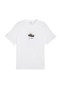 Hvid bomulds t-shirt med rund halsudskæring og korte ærmer. Har et sort bil grafik og "targa" tekst i rødt på forsiden.