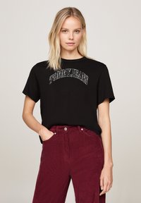 Tommy Jeans STARDUST VARSITY - T-shirt con stampa - black