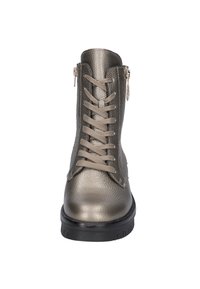 Metalen grijze enkellaarsjes van textuurleer, met vetersluiting aan de voorkant en zijritssluiting. Rubberen zool met een patroon voor grip.