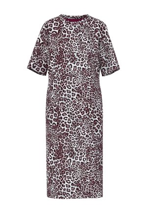 Knieumspielendes Kleid mit kurzen Ärmeln und rundem Ausschnitt in einem Leopardenmuster mit schwarzen und dunkelroten Flecken auf weißem Hintergrund.