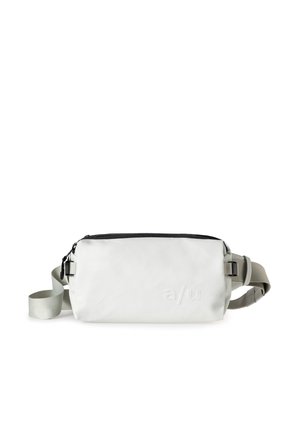 Borsa a tracolla rettangolare bianca con zip nera, tracolla grigia regolabile e logo in rilievo. Realizzata in materiale resistente e liscio.