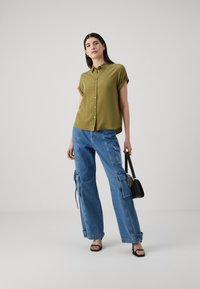 Samsøe Samsøe MAJAN SHIRT - Blúzka so zapínaním na gombíky - olive