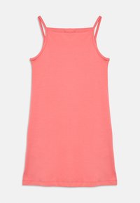 Korallinpunainen hihaton mekko, valmistettu pehmeästä puuvillasta. Siinä on ohuet olkaimet, yksinkertainen muotoilu ja suora helma ilman lisäkuvioita.