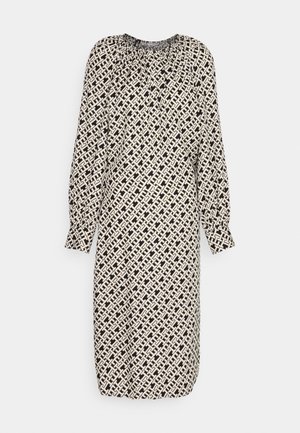 Langærmet, knælængde kjole i et sort og creme geometrisk mønster, med en samlet halsudskæring og elastiske manchetter. Blødt stofmateriale.
