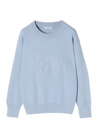 Jasnoniebieski sweter z miękkiej tkaniny, z wypukłym wzorem twarzy misia na środku, ściągaczami przy rękawach i okrągłym dekoltem.
