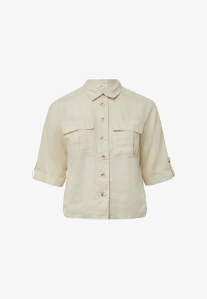 Chemise en lin beige avec un col, des manches courtes, deux poches poitrine et une fermeture à boutons à l'avant. Texture douce et coupe décontractée.