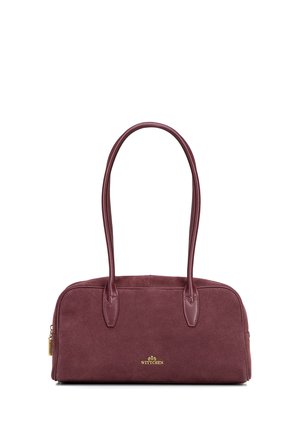 Petit sac à main rectangulaire en daim bordeaux avec de longues anses et une fermeture éclair dorée, avec une étiquette de la marque Wittchen en plein centre devant.
