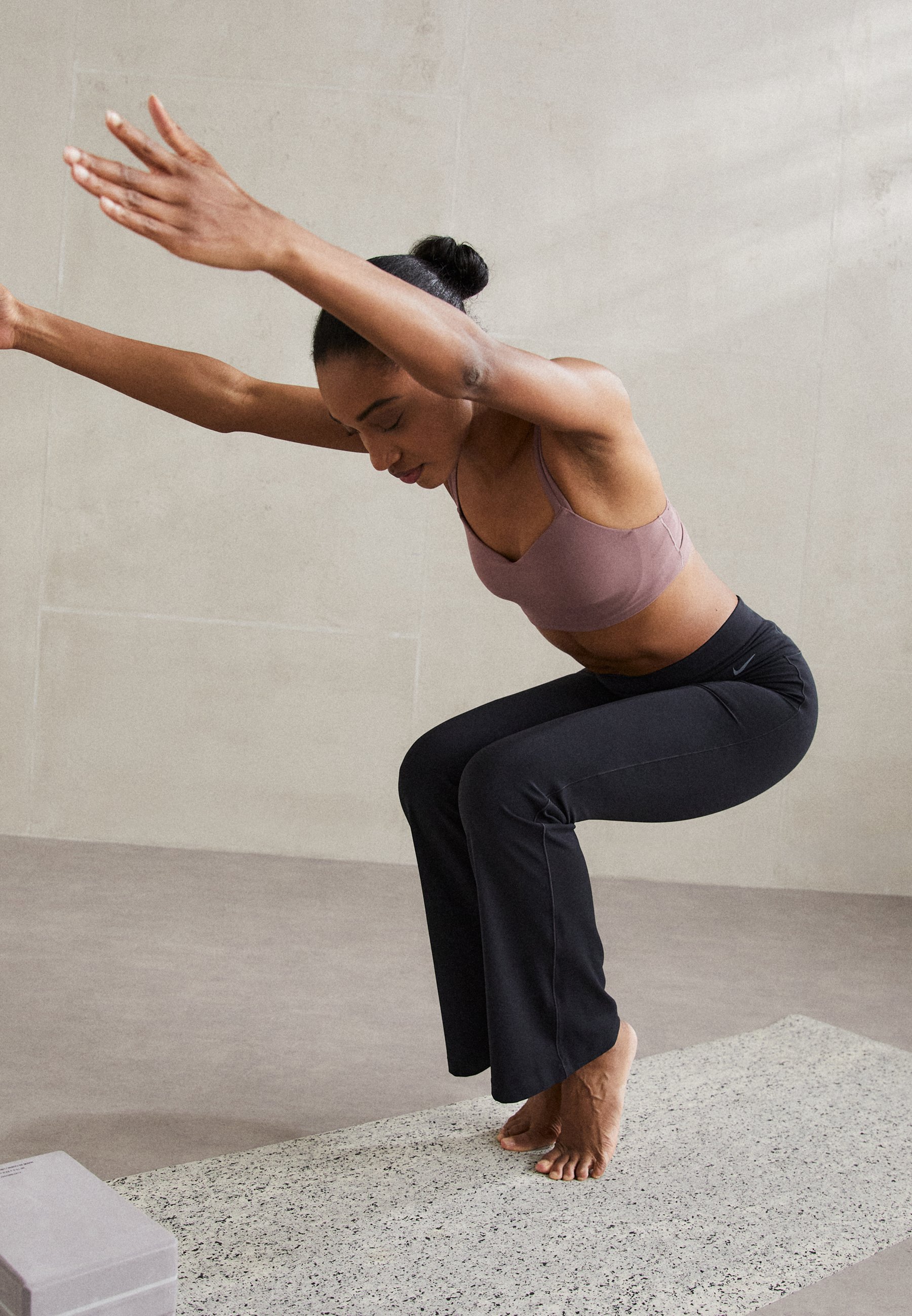 nike black flare yoga pants