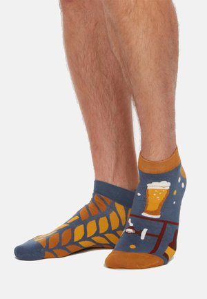 1 PAAR MIT 2 UNTERSCHIEDLICHEN DESIGNS, MOTIV: BIER ZEIT - Sokken - mehrfarbig