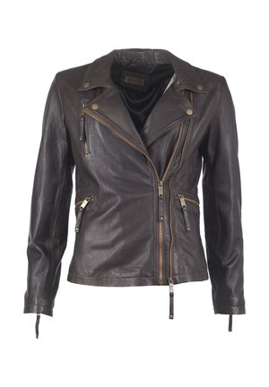 Brązowa skórzana kurtka motocyklowa z wyprofilowanym kołnierzem, wieloma zamykanymi na zamek kieszeniami oraz prążkowanymi akcentami na rękawach.