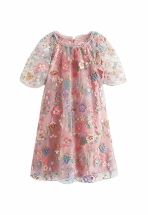 Lyserød kjole til småbørn med gennemsigtige korte ærmer og flerfarvede broderede blomsterprint over hele stoffet.
