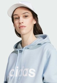 adidas Sportswear ESSENTIALS LINEAR - Mikina s kapucňou - blue