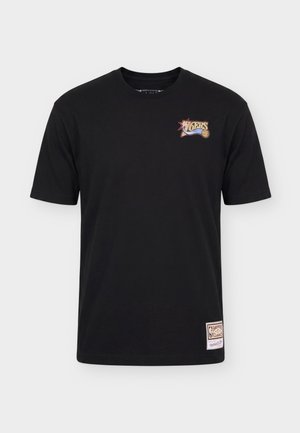 Mitchell & Ness, FACE BOXY TEE PHILADELPHIA 76ERS ALLEN IVERSON - Ρούχα για κλαμπ - black