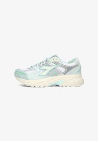 Geselecteerd, d white morning mist