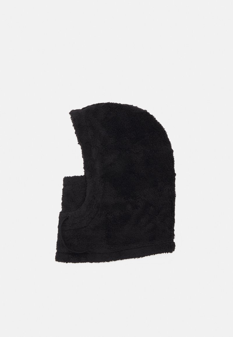 Fekete fleece balaklava design, amely puha, textúrált felszínt, lekerekített formát és kivágást tartalmaz az arcnak, biztosítva a meleget és a takarást.