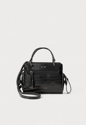 Sac à main en cuir noir embossé crocodile avec anse supérieure, poche zippée à l'avant et longue sangle réglable, marqué Armani Exchange.