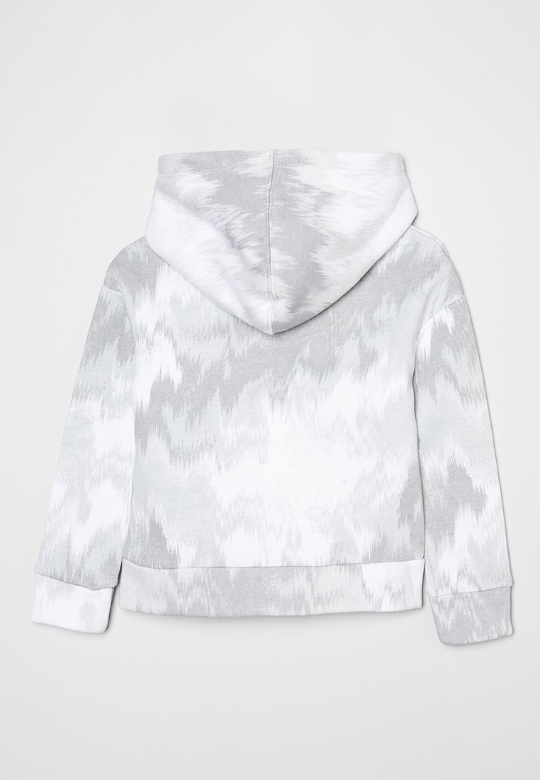 Rückansicht eines grau-weiß gefärbten Hoodies mit langen Ärmeln, Kapuze sowie gerippten Bündchen und Saum auf einem einfarbigen Hintergrund.