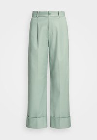 Unselected, soft laurel