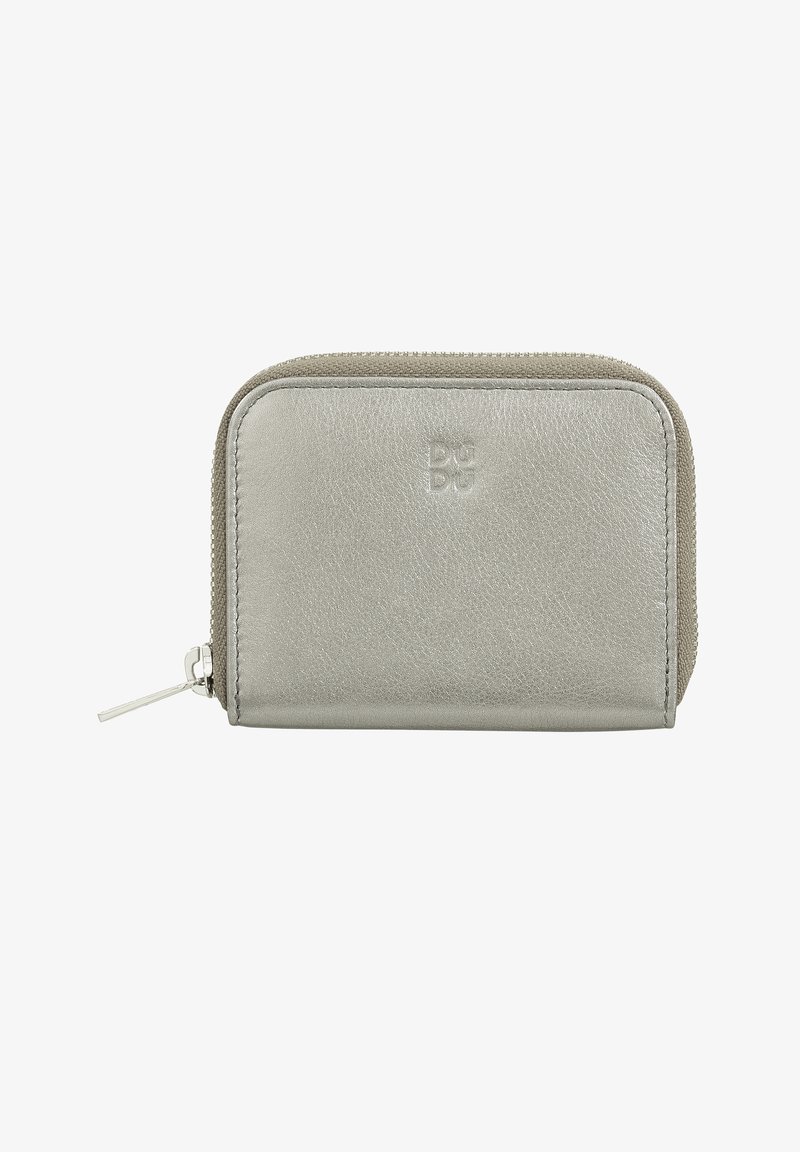 Reißverschlussbörse aus strukturiertem silbernen Leder, rechteckige Form mit abgerundeten Ecken, mit einem dezenten, auf der Vorderseite eingeprägten Logo.