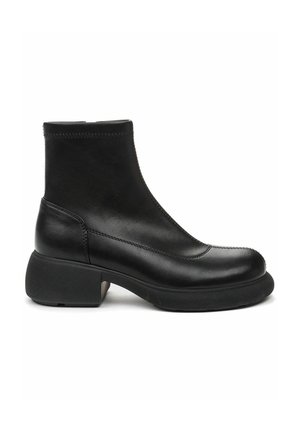 Enkellaarsjes met plateauzool - black