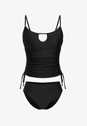 Ensemble bikini noir composé d'un haut froncé avec bretelles ajustables et détail œillet, associé à un bas taille haute. Texture lisse sur l'ensemble.