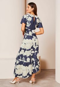 Lipsy RUCHED FRONT KEYHOLE OUT MIDI - Rochie de zi - navy blue