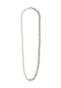 Naszyjnik z pereł i srebrnego łańcuszka z naprzemiennymi odcinkami białych pereł i połączonego metalowego łańcuszka, z zapięciem zapewniającym pewne mocowanie.